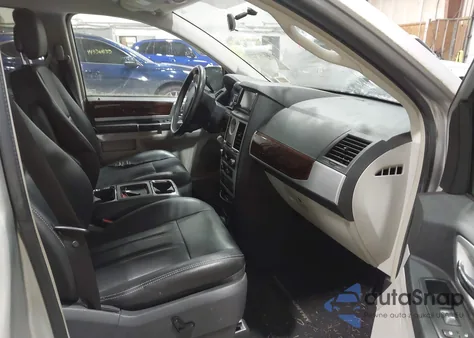 2010 Chrysler Town & Country Touring Plus from USA, damaged, VIN 2A4RR8D17AR405157